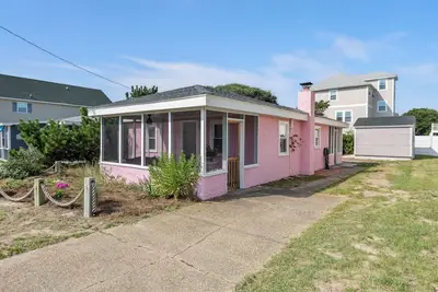 Image de The Pink House: Central Location | Pet-Friendly