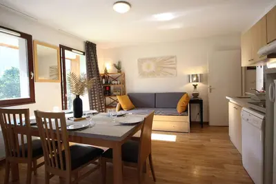Appartement T3 à Luchon: Balcon, Parking, Proche Thermes & Centre, Bien Équipé