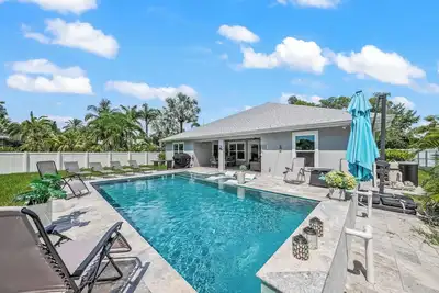 Image de Family-Friendly Bradenton Home with Private Pool and Games - No Bad Daze