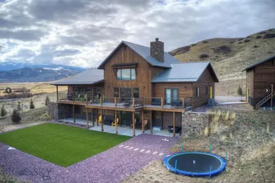 Image de Spacious 5-bedroom cabin in McAllister with stunning views, very kid friendly!