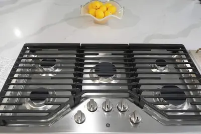 Image de Modern Fully Reno Home in E-Mem