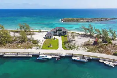 Image de Marina Beach Villa, Private 70’ dock restaurants within golf cart distance