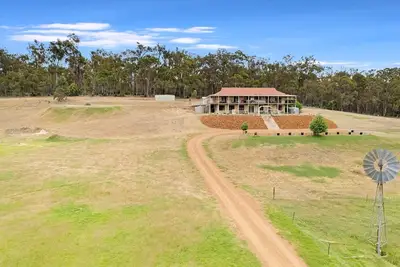Image de ### Experience Tranquility at Nannup Ponds Top Floor Home: A Serene Retreat in Nature
