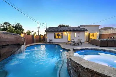 Image de Golden Paradise Pool Spa Fun