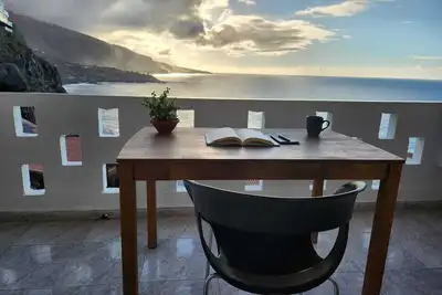Image de Seafront Home with Large Balcony and Ocean Sunset Views - by Puerto de la Cruz.