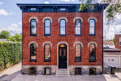 Image de Historic Landmark building in Cleveland's Superior Arts district.