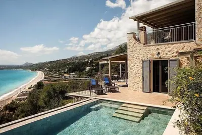 Secluded 2-Bedroom with Pool, Stunning Sea Views