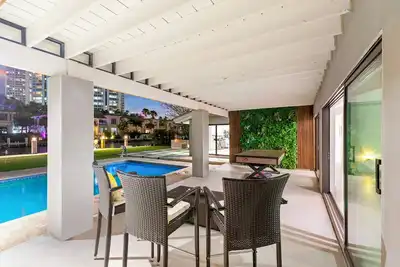 Image de 5-bedroom Water Front Villa In Hallandale Beach With Yacht Pick Up In Backyard