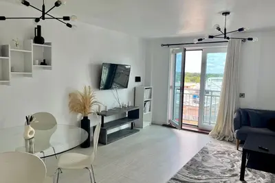 Image de Pass the Keys | Central 2 Bed flat in Edgeware with Parking