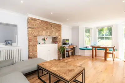 Image de Pass the Keys | Beautiful Richmond Hill, parking and huge garden