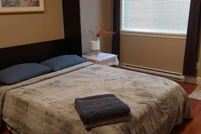 Image de Two Private Rooms with One Private Bathroom. Private Entrance and Kitchenette.