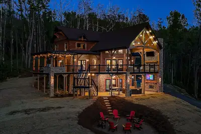 Image de Smoky Mtn Luxury: Views, Theater, Outdoor Kitchen