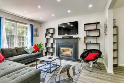 Image de Spacious 4-bedroom house in beautiful Tobyhanna, with walking distance to lake