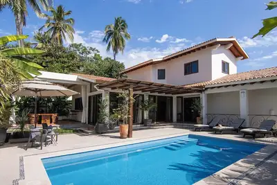 Image de Spacious private villa compound, pool in beautiful San Pancho