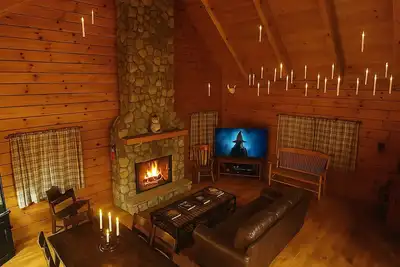 Image de Hogwarts Hideaway -Xl Outdoor deck/Scenic Hot Tub/Movie Theater in Private Woods