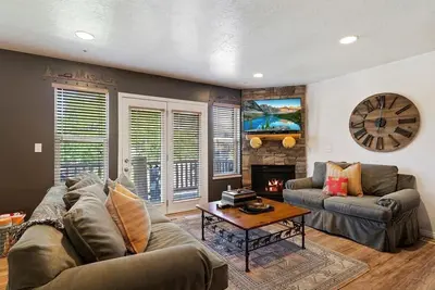 Image de 3 Bedroom Condo, Right next to the Pool and 10 min to Powder Mt