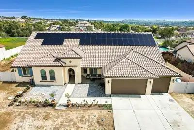 Image de 5 bed rooms 3. 5 bathroom\nPool table\nHome theater\nFire place indoor / outdoor