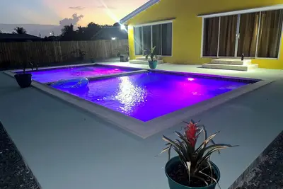 Image de Escape to this modern home w/ a pool!