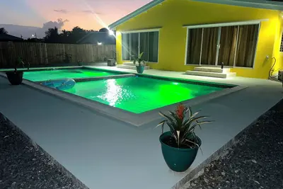 Image de Sunset Island Sanctuary; sleeps 4!