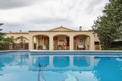 Image de Maison 'Casa Rural Amb Piscina I Jardí' avec piscine privée, Wi-Fi et climatisation