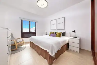 Image de Appartement de vacances 'Casa Yare, Shared Pool, Air-con' avec vue sur mer, Wi-Fi et climatisation
