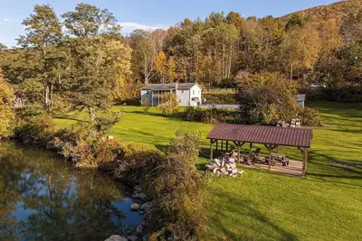 Image de Misty Mountain Cottage | Fire Pit + Pavilion!