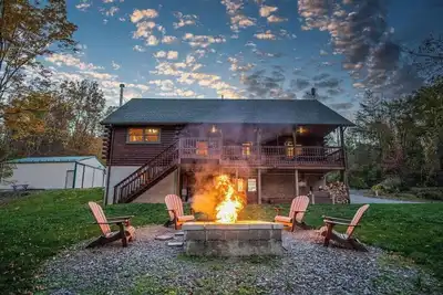 Image de Lazy Bear Lodge I Hot Tub + Playground + Views
