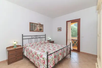 Image de Maison de vacances 'Casa Vacanza San Teodoro' avec vue sur montagne, terrasse et climatisation