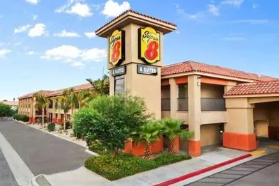Image de Comfortable Super 8 Hotel Suites with Pool and Bbq Area in Indio, Near Coachella