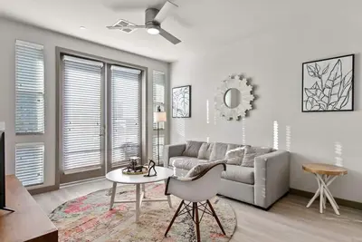 Image de CozySuites Phx: Roro, Gym, Pets, Parking! #3