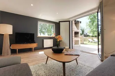 Image de \"Chez Paul\", Maison de campagne rénovée avec jardin, barbecue et spa au calme.