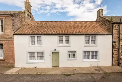 Image de Beautifully renovated three bedroomed house with fabulous gardens