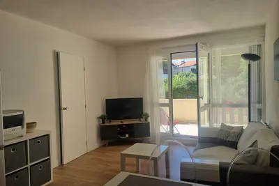 Image de Appartement rénové à Seignosse : Plage et commerces à pied, terrasse et wifi inclus