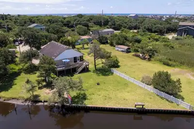 Image de Canal Front 3 Bedroom Home / Newly Renovated