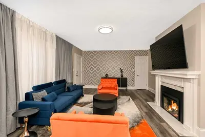 Image de Charming 2-Bedrooms Shaker Heights -Just a 2-Minute Walk to Onaway Rapid Station