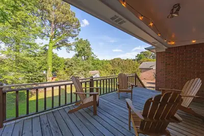 Image de Near I40 - Modern 4br home w/ Garage, Amazing Deck, Fiber Wifi, Spacious Yard