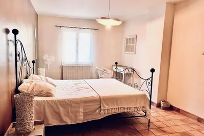 Image de Pour une nuit, un week-end, ou vos vacances. Le Clos de Canet est la solution.