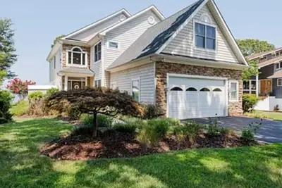 Image de 6 bedroom waterfront home minutes from Downtown Annapolis! Pontoon and jet ski