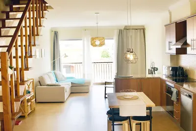 Image de Apartamento Duplex, Amplo e Moderno, com Todas as Comodidades a 10 min da Praia