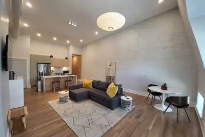 Cincinnati penthouse 1 bed 1. 5 bath between Otr & Cbd