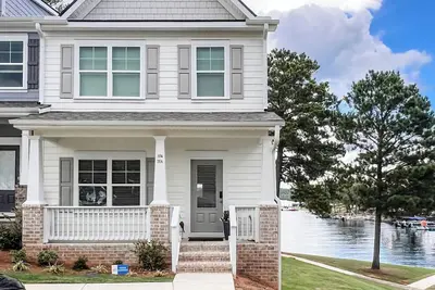 Image de Winter Specials! lakefront, pool, hottub, kayaks, & boat slip.