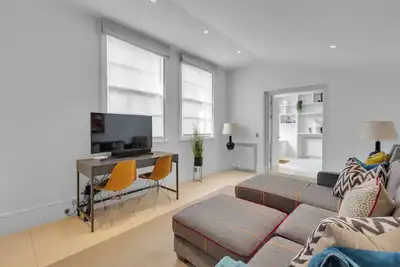 Image de Newly refurbished two bedroom luxury  apartment with its own private entrance