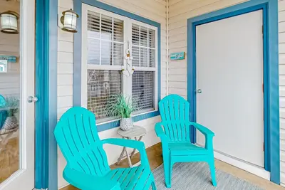Image de Beautiful condo near ocean with pool, fast WiFi, central Ac & washer\/dryer