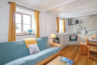 Hollies Cottage, pet friendly, with a garden in Goonhavern