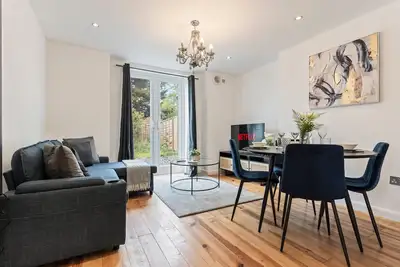 Image de Charming 2-Bed Flat with Garden in London