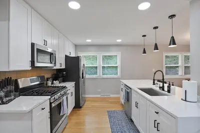 Image de Divine - 3 King Beds!