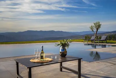 Image de Villa Esclusiva con Piscina a Sfioro nel Cuore Dell'oro Verde Dell'etna