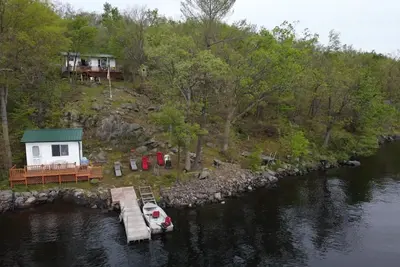 Image de Cozy lakefront cottage, 2 hours from Toronto!