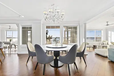 Image de Luxury Waterfront Holiday Home