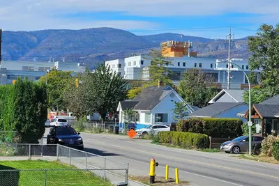 Image de 1. 5 blocks Kel Gen Hosp/Pets Ok/5min Ouc/1. 5km Dwntwn/2. 5 blocks to Sunny Beach